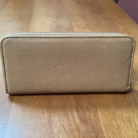 Michael Kors Jet Set Continental Wallet - Picture 7 of 11